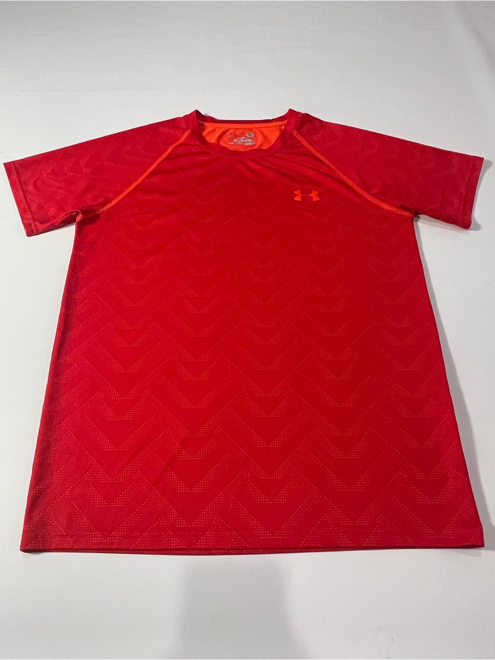 Under Armour Men’s SM Red Geometric Crew Neck. Minor Wear See Pict. SKU#0728